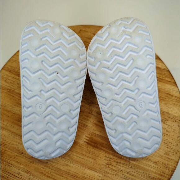 Baby Shark Sandals Size 6 - Picture 7 of 8